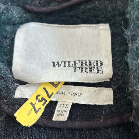 Wilfred Free | Aritzia wool blend off duty jacket green and black plaid - Picture 8 of 14